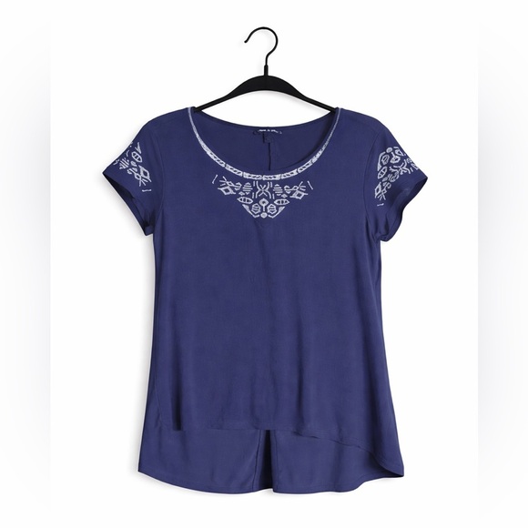 Cable & Gauge Tops - Cable and Gauge Women’s large navy tunic with white trim.